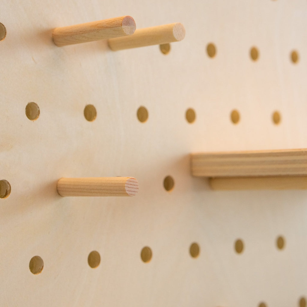 Skyformet pegboard-organisator til verksted