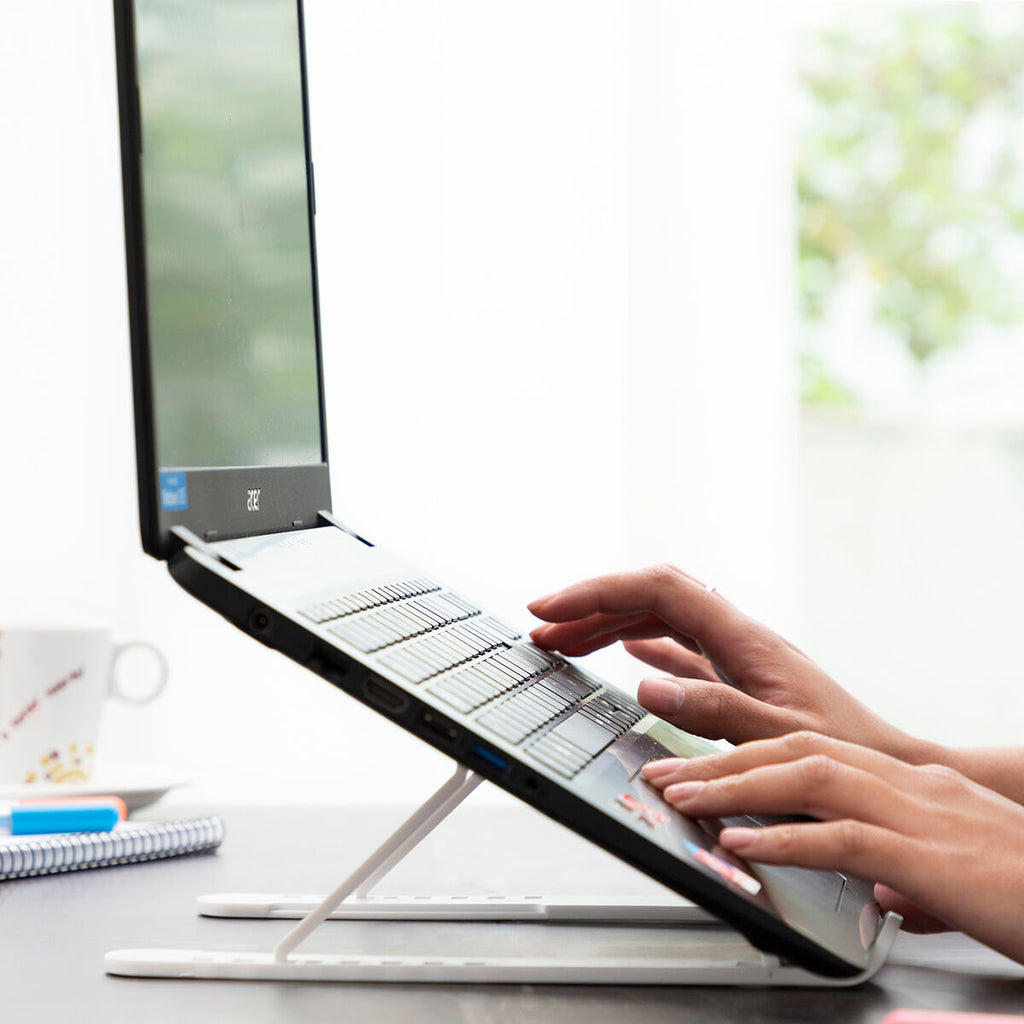 Sammenleggbar og justerbar laptopstativ Flappot