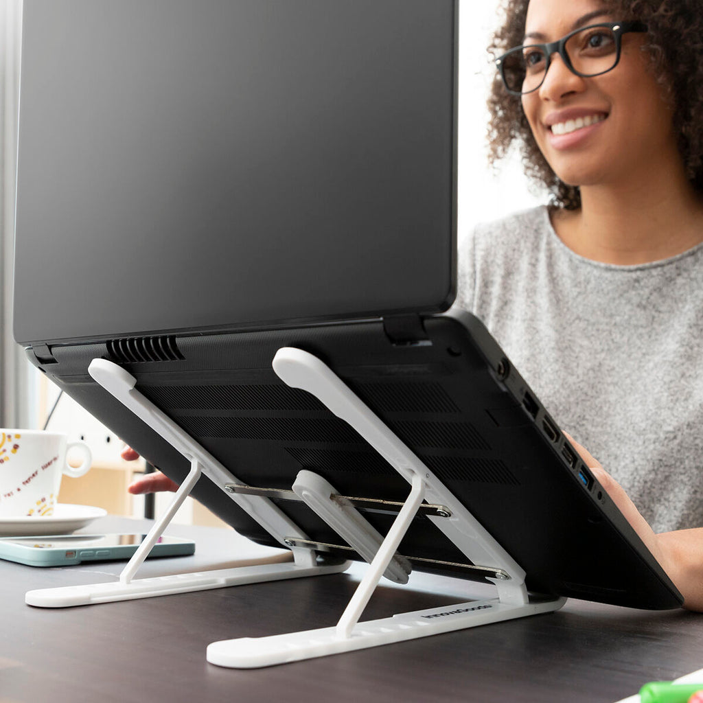 Sammenleggbar og justerbar laptopstativ Flappot