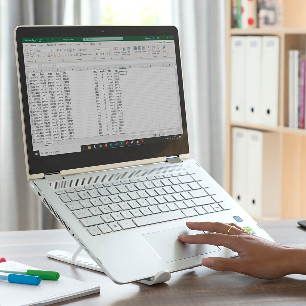 Sammenleggbar og justerbar laptopstativ Flappot